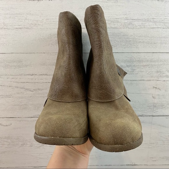 Muk Luks Chris Embossed Cuffed Heel Boots Size 8 - Picture 2 of 10